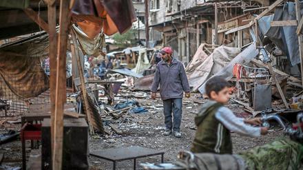 Szene aus dem Stadtviertel Douma am Rande von Damaskus nach einem Angriff der syrischen Luftwaffe.