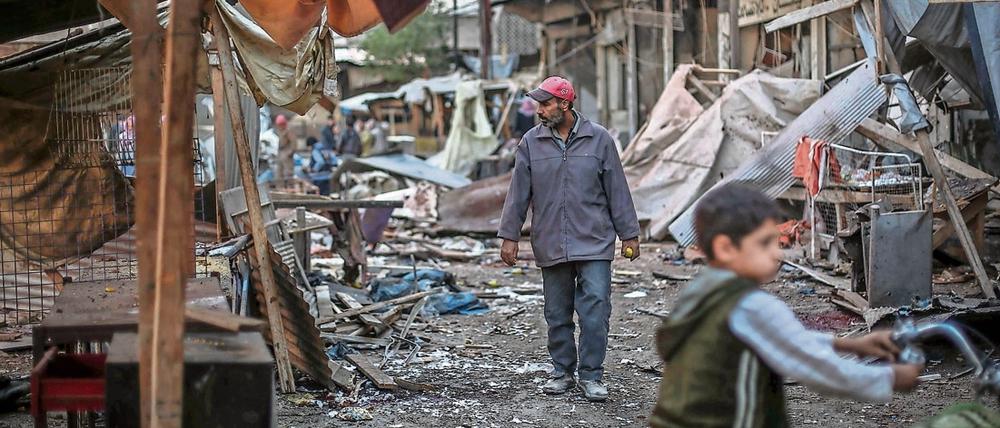 Szene aus dem Stadtviertel Douma am Rande von Damaskus nach einem Angriff der syrischen Luftwaffe.