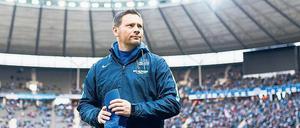 Pal Dardai, 39, kam im Januar 1996 von BVSC Budapest zum damaligen Zweitligisten, schaffte gleich den Aufstieg in die Bundesliga und zwei Jahre sogar in die Champions League. Bis 2011 kam er auf 286 Spiele in der Bundesliga und ist damit Herthas Rekordspieler. Er trainierte Herthas U-15-Jugend, zeitweise auch die ungarische Nationalmannschaft. Im Februar 2015 löste er Jos Luhukay als Cheftrainer ab und schaffte mit der schwer abstiegsbedrohten Mannschaft noch den Verbleib in der Bundesliga.