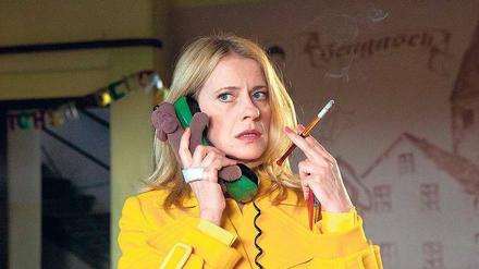 Hengasch, nicht immer ein Schicksal. Caroline Peters meint es gut mit ihrer Kommissarin Sophie Haas, jetzt, da sich die ARD-Serie „Mord mit Aussicht“ zum Film „Ein Mord mit Aussicht“ weitet. Am Montag um 20 Uhr 15 in der ARD. 