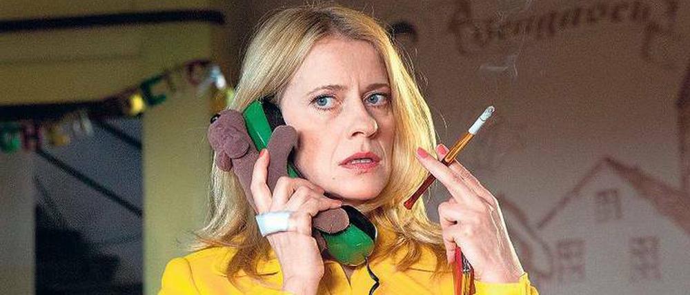 Hengasch, nicht immer ein Schicksal. Caroline Peters meint es gut mit ihrer Kommissarin Sophie Haas, jetzt, da sich die ARD-Serie „Mord mit Aussicht“ zum Film „Ein Mord mit Aussicht“ weitet. Am Montag um 20 Uhr 15 in der ARD. 