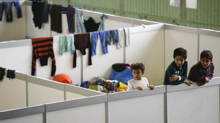 Flüchtlingskinder im ehemaligen Flughafen Tempelhof. 