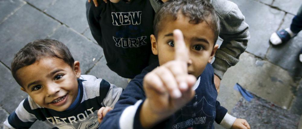 Neu-Berliner. Diese vier Jungen leben mit ihren Familien in den Hangars des ehemaligen Flughafens Tempelhof.