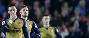 Der FC Arsenal mit Mesut Özil und Per Mertesacker hat sich in Southampton gehörig blamiert und den Sprung an die Tabellenspitze verpasst.