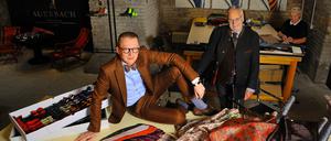 Fest gebunden. Günther Stelly (rechts) und Jan-Hendrik Scheper-Stuke in ihrem neuen Laden in Mitte. 