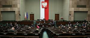 Leere Reihen bei der Debatte über das umstrittene neue Medien-Gesetz im polnischen Parlament.