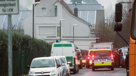Die Flüchtlingsunterkunft in Dreieich war noch am Montagmorgen weitläufig abgesperrt. 