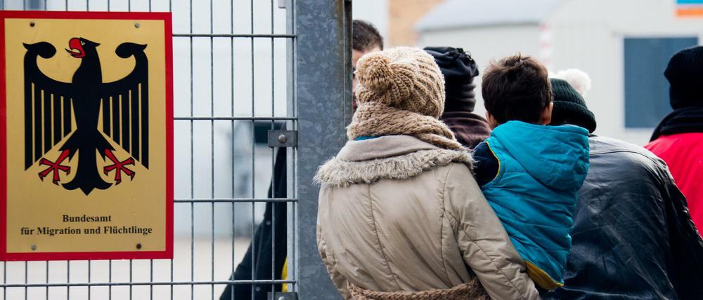 CSU-Chef Seehofer hält einen Zuzug von höchstens 200.000 Flüchtlingen pro Jahr für verkraftbar.