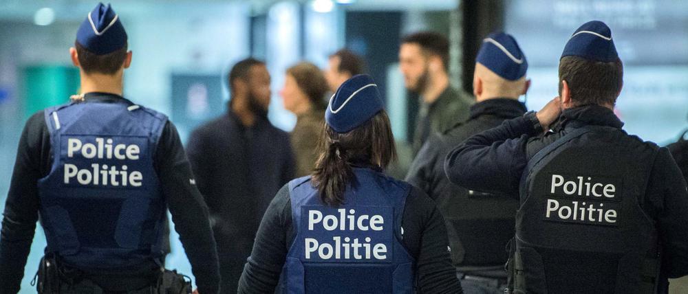 Polizisten patrouillieren in Brüssel. (Archivbild)