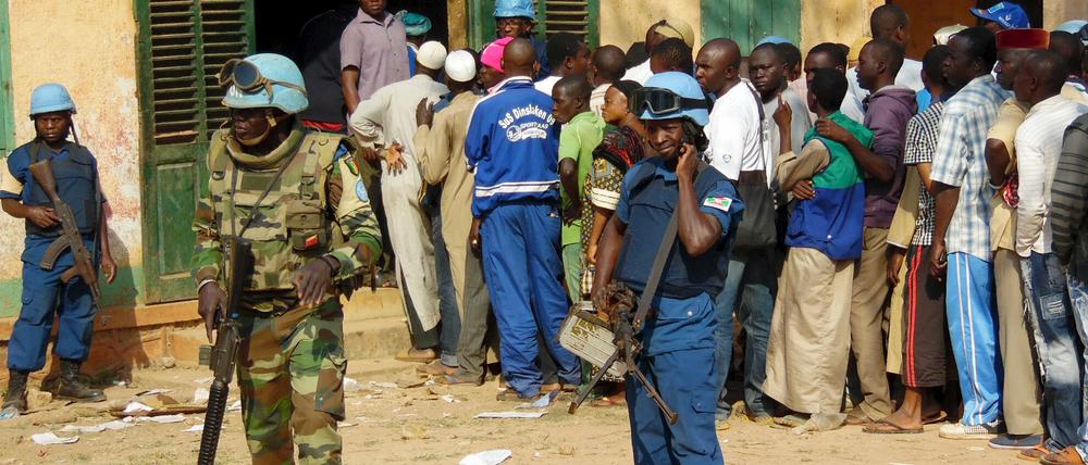 UN-Blauhelme bewachen die Wahllokale in der Hauptstadt Bangui. 