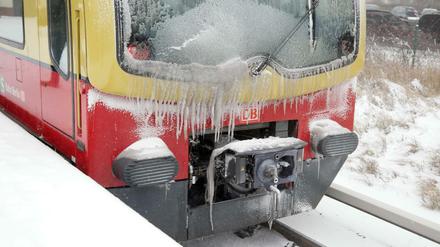 Knackig kalt. Auch die S-Bahn kämpft mit den Temperaturen.