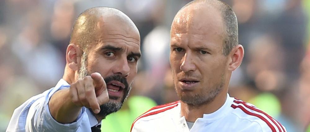 Arjen Robben (re.) bedauert den Abschied von Pep Guardiola.