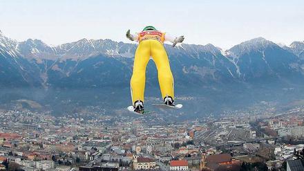 Glänzende Aussichten. Peter Prevc hat mit seinem Sieg beim Neujahrsspringen in Garmisch-Partenkirchen auch die Führung in der Gesamtwertung der Vierschanzentournee übernommen. Der Slowene ist der dominierende Springer dieser Saison und überzeugt vor allem durch seine Konstanz. 
