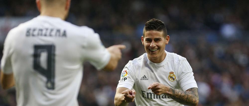 Zwei Problemfälle unter sich: Rodríguez (r.) fährt zu schnell Auto, Karim Benzema wurde wegen des Verdachts auf Erpressung aus Frankreichs Nationalteam ausgeschlossen.