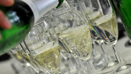 Auf ein Neues! Immer öfter wird mit alkoholfreiem Schaumwein angestoßen. 