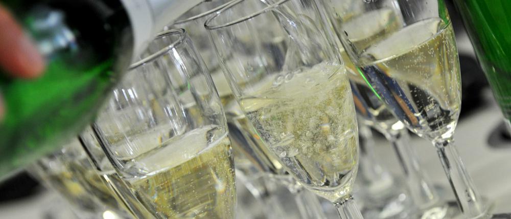 Auf ein Neues! Immer öfter wird mit alkoholfreiem Schaumwein angestoßen. 