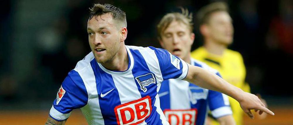 So, wie es früher war. Julian Schieber jubelt über ein Tor für Hertha BSC.