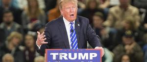 Donald Trump hält eine Rede an einer Universität in Clermond. 