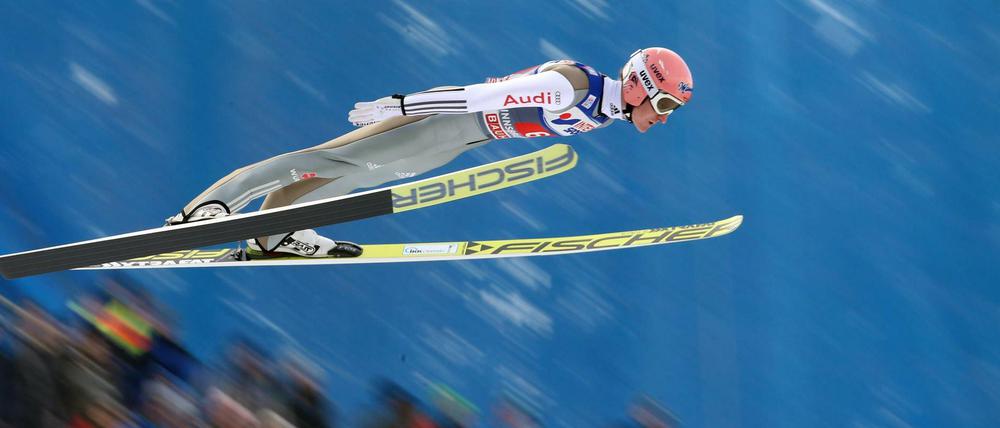 Luftig. Severin Freund zeigt Haltung.