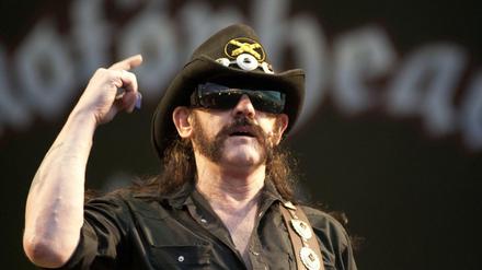 Lemmy Kilmister bei einem Motörhead-Konzert 2010 in Madrid.