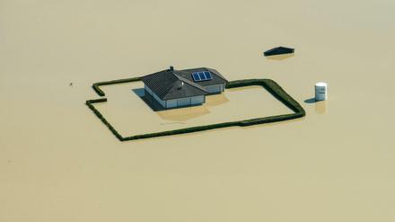 Hochwasser in Deutschland: Ein Haus im bayerischen Deggendorf im Juni 2013.