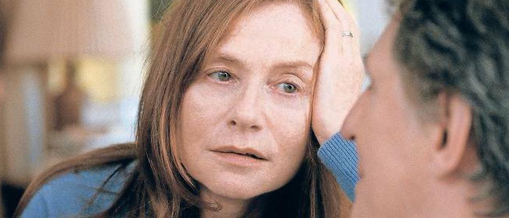 Fragmente einer Ehe. Gene (Gabriel Byrne) und seine Frau, die Kriegsreporterin Isabelle Reed (Isabelle Huppert). Sie kam bei einem Autounfall ums Leben.