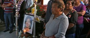 Angehörige und Freunde auf der Beerdigung der ermordeten Bürgermeisterin Temixco Gisela Mota am 3. Januar 2016. 