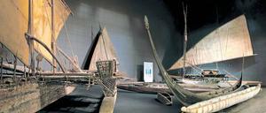 Vor der großen Seite. Die Boote aus der Südsee vor Anker im Ethnologischen Museum in Dahlem. Jetzt wird der Südsee-Bereich für den Umzug geschlossen. 
