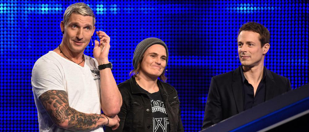 Moderator Alexander Bommes (re.) mit Stefan Kretzschmar und Nadine Angerer in dem Quiz "Gefragt - gejagt XXL".