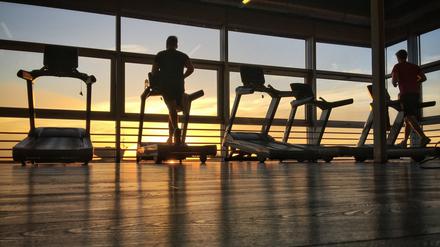 Los geht's. In keinem Monat verzeichnen Fitnessstudios so viele Anmeldungen wie im Januar.
