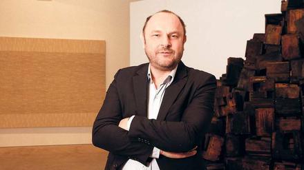 In seiner Galerie Crone in der Kreuzberger Rudi-Dutschke-Straße stellt Markus Peichl kubanische Kunst vor.