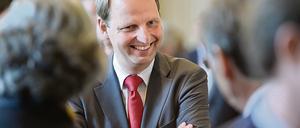 Justizsenator Thomas Heilmann (CDU) umzingelt von Richtern, hier beim Festakt zum 100-jährigen Bestehen des Kammergerichts. 