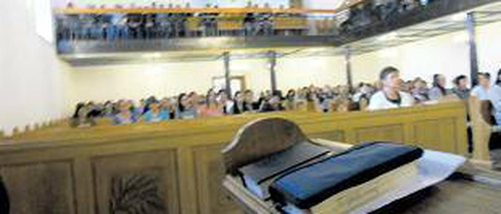 Volles Haus. Dass mehrere Hundert Gläubige zum Gottesdienst kommen, ist in Transkarpatien nichts besonderes. In Deutschland schon.