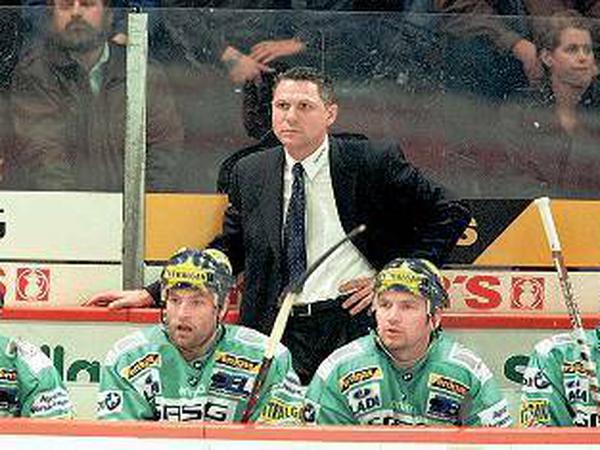 Peter John Lee 1998 als Trainer bei den Berlinern.