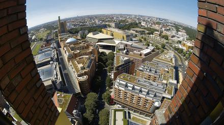 Neuer Eigentümer. Blick auf das Einkaufszentrum der Arkaden (l) am Potsdamer Platz, der jetzt an den Investor Brookfield verkauft wurde. 