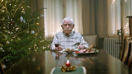 Szene aus dem Werbespot "#heimkommen" der Supermarktkette Edeka.