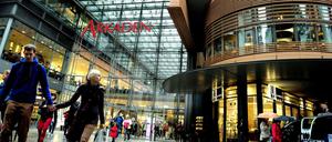 Wir shoppen in Läden, andere kaufen gleich das gesamte Areal.