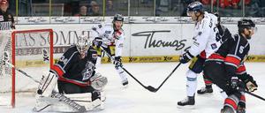 Gute Chance für Julian Talbot, aber der war nicht drin. Florian Busch (hinten) registriert es mit Entsetzen.