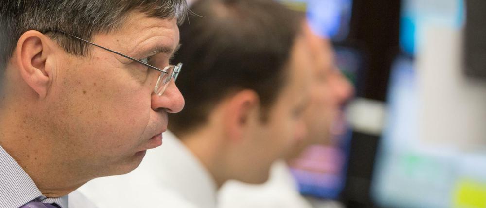 Durchpusten in Frankfurt. An der Börse macht den Händlern der erneute Absturz in China Sorgen.