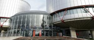 Der Europäische Gerichtshof für Menschenrechte hat die nachträgliche Verlängerung der Sicherungsverwahrung gebilligt.