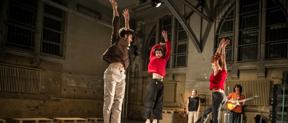 Die Choreografie bringt die Tänzer an ihre Grenzen.
