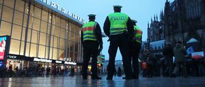 Die Polizei hat seit den Übergriffen in der Silvesternacht ihre Präsenz am Hauptbahnhof in Köln verstärkt. 