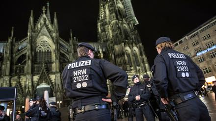 Nach den sexuellen Übergriffen auf Frauen in der Silvesternacht verstärkt die Polizei die Präsenz am Hauptbahnhof in Köln.
