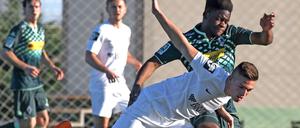 Schwerer Fall? Merkwürdige Entscheidungen gab es beim Testspiel von Wehen Wiesbaden in der Türkei.