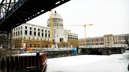 Noch tummeln sich hier die Bauarbeiter - und bald die Berlin-Besucher? Das Stadtschloss, das das Humboldt-Forum beherbergen wird.
