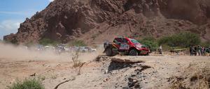 Der Peugeot-Pilot übernimmt nach seinem Sieg bei der neunten Etappe die Gesamtführung.