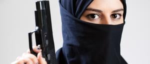 Zugegeben, diese Dame kommt im Text nicht vor. Um Frauen und Kopftücher geht es aber schon.