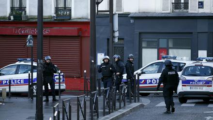 Sicherheitskräfte in Paris.