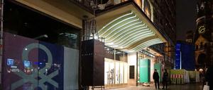 Kann das weg? Die neuen Eigentümer des Gloria Palasts wollen die Fassade abreißen und haben Benetton gekündigt.