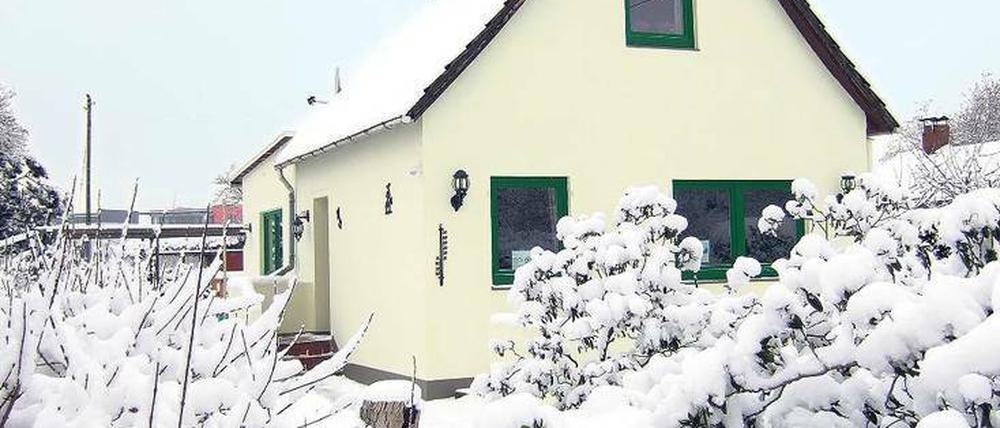Dieses historische Kaisenhaus wurde vor dem Abriss bewahrt und in einen Erinnerungsort zur Geschichte der Bremer Kaisenhäuser verwandelt. In der Freien und Hansestadt Bremen wird nach Informationen der Vorsitzenden des Vereins Kaisenhäuser, Cecilie Eckler-von Gleich, aktuell darüber nachgedacht, verfallene Parzellen für die Erstunterbringung von Flüchtlingen herzurichten. 